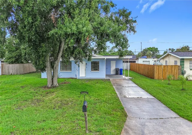 Photo 2 of Single family home for sale at 6228 Florida Cir W, Apollo Beach, FL 33572 | MLS# TB8403993 | Listing updated on 2026-09-29