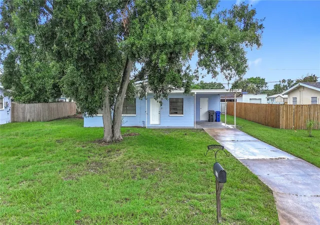 Photo 3 of Single family home for sale at 6228 Florida Cir W, Apollo Beach, FL 33572 | MLS# TB8403993 | Listing updated on 2026-09-29