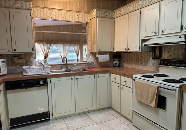 3rd image of 244 Menlo Park Ave, Davenport, FL 33897 | MLS# O6324363