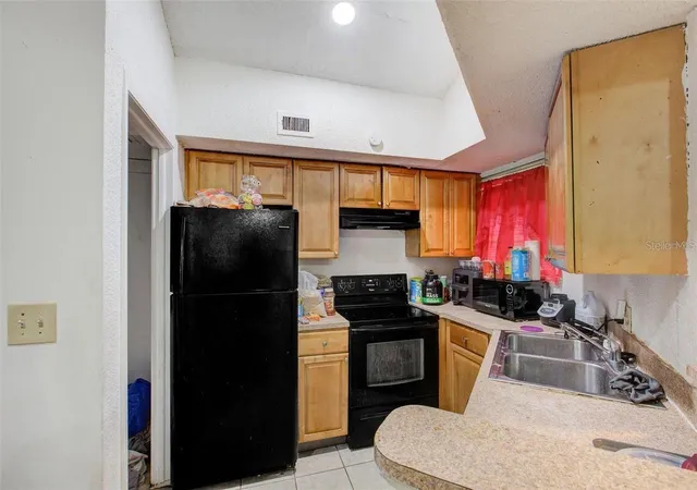 Photo 3 of Condo for sale at 1956 Lake Atriums Cir #141, Orlando, FL 32839 | MLS# S5130307 | Listing updated on 2025-12-24