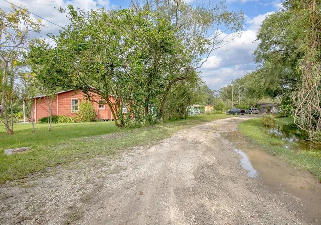 2nd image of 1 Smith Ct, Deland, FL 32724 | MLS# V4943612