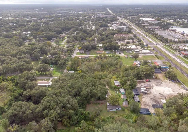 32nd image of 1 Smith Ct, Deland, FL 32724 | MLS# V4943612