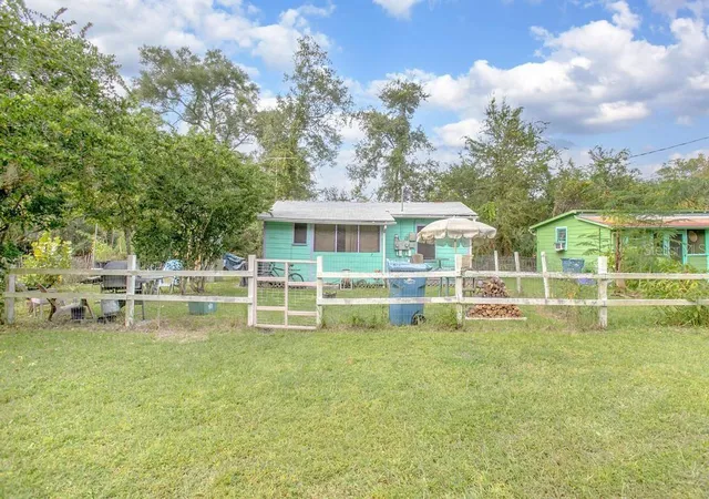 4th image of 1 Smith Ct, Deland, FL 32724 | MLS# V4943612