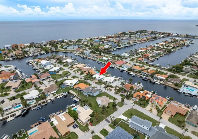 3rd image of 3301 Seaway Dr, New Port Richey, FL 34652 | MLS# TB8404350