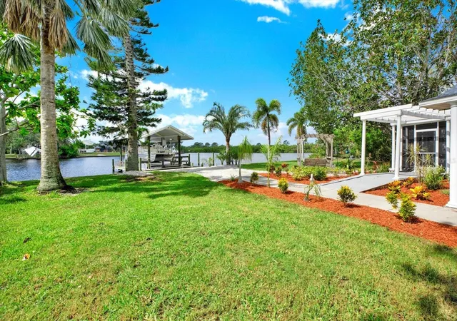 3rd image of 102 W North Branch Rd, Ruskin, FL 33570 | MLS# TB8404370