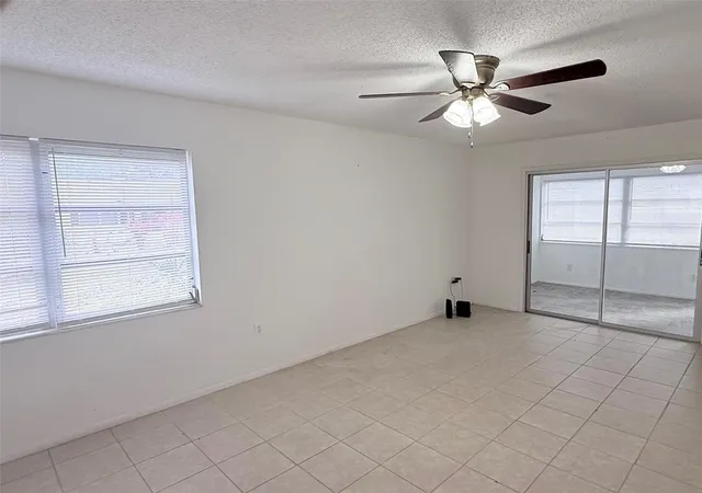 4th image of 390 301 Blvd W #8D, Bradenton, FL 34205 | MLS# TB8404442
