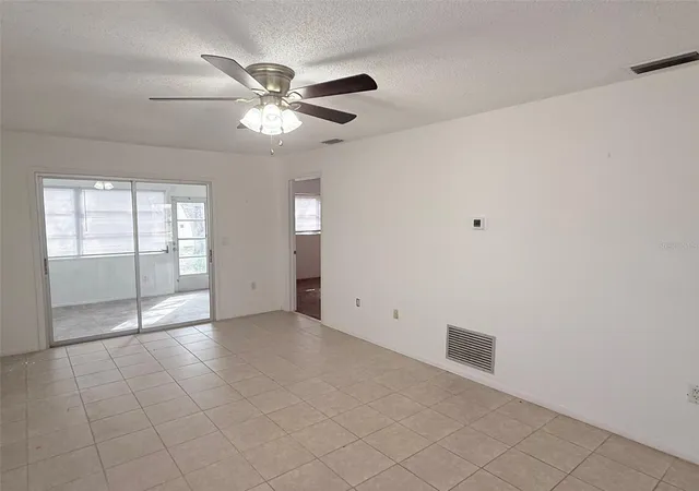 5th image of 390 301 Blvd W #8D, Bradenton, FL 34205 | MLS# TB8404442