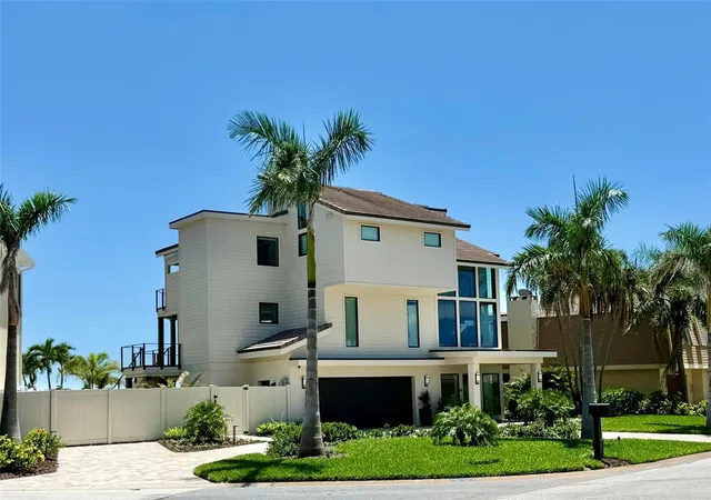 Photo 2 of Single family home for sale at 850 59th Ave, St Pete Beach, FL 33706 | MLS# TB8404528 | Listing updated on 2026-10-05