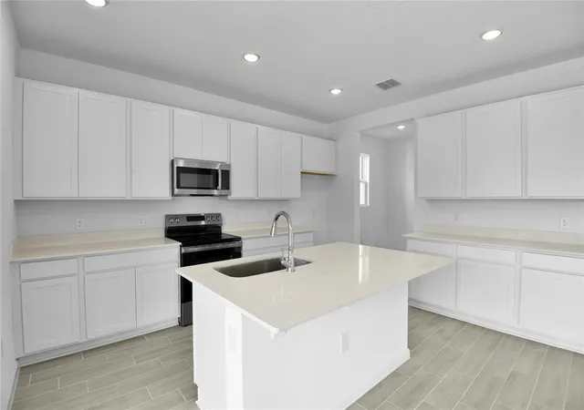 4th image of 179 Flag Lilly Ln, Umatilla, FL 32784 | MLS# S5130401