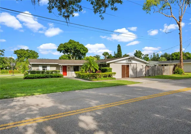 Photo 3 of Single family home for sale at 601 Oranole Rd, Maitland, FL 32751 | MLS# O6324872 | Listing updated on 2026-10-01