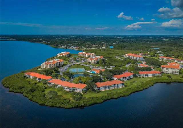 2nd image of 1813 Mariner Dr, TARPON SPRINGS, FL 34689