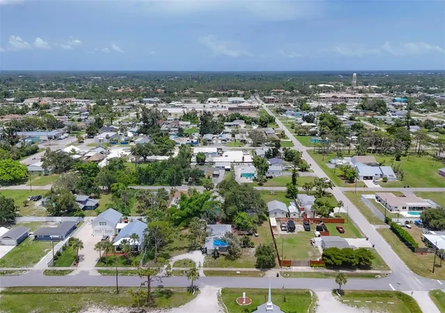 Photo 3 of Single family home for sale at 275 S Mango St, Englewood, FL 34223 | MLS# D6142989 | Listing updated on 2026-10-03