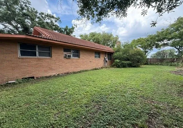 Photo 2 of Single family home for sale at 3011 S Wiggins Rd, Plant City, FL 33566 | MLS# TB8405083 | Listing updated on 2026-08-12