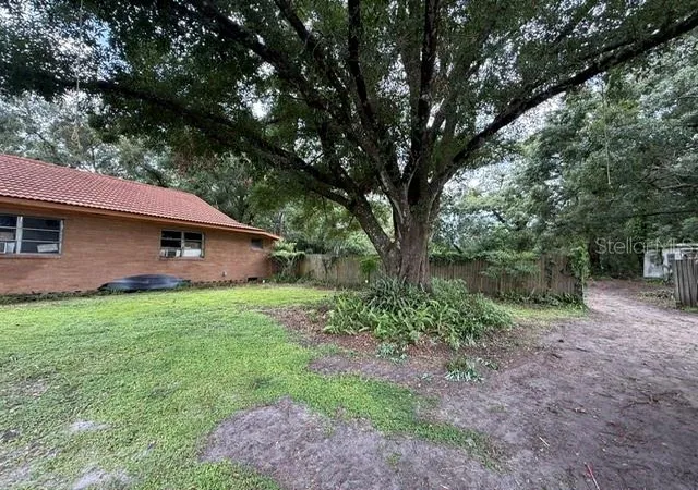 Photo 3 of Single family home for sale at 3011 S Wiggins Rd, Plant City, FL 33566 | MLS# TB8405083 | Listing updated on 2026-08-12