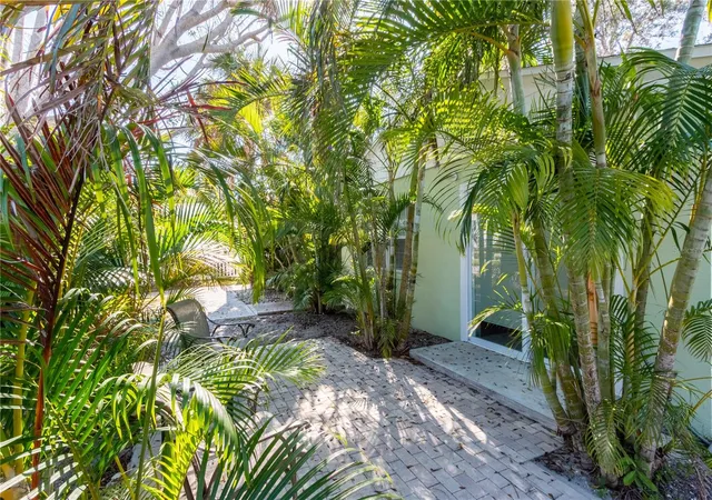 3rd image of 750 Bay Esplanade, Clearwater Beach, FL 33767 | MLS# TB8405492