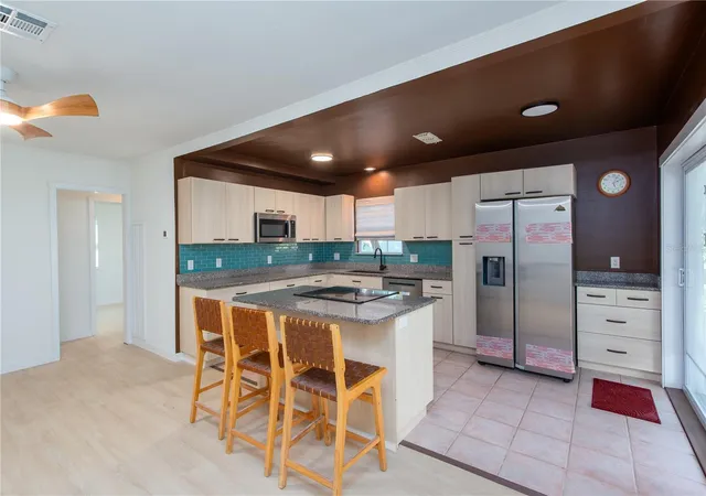 5th image of 750 Bay Esplanade, Clearwater Beach, FL 33767 | MLS# TB8405492