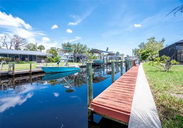 4th image of 9150 Pine Cove Dr, Englewood, FL 34224 | MLS# D6143011