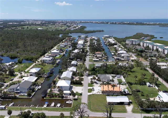 5th image of 9150 Pine Cove Dr, Englewood, FL 34224 | MLS# D6143011