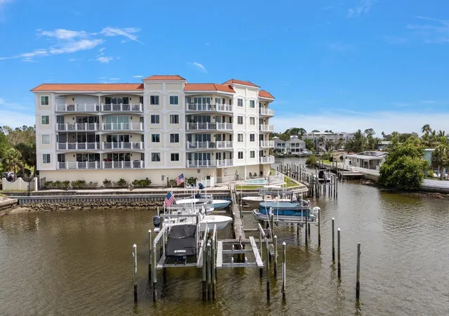Homes for sale in Clearwater, FL | 1860 N Fort Harrison Ave #402, Clearwater, FL 33755 | MLS# TB8405599