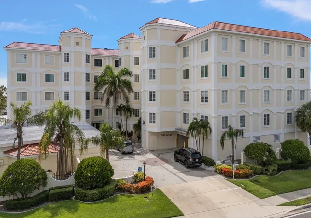 Homes for sale in Clearwater, FL | 1860 N Fort Harrison Ave #402, Clearwater, FL 33755 | MLS# TB8405599