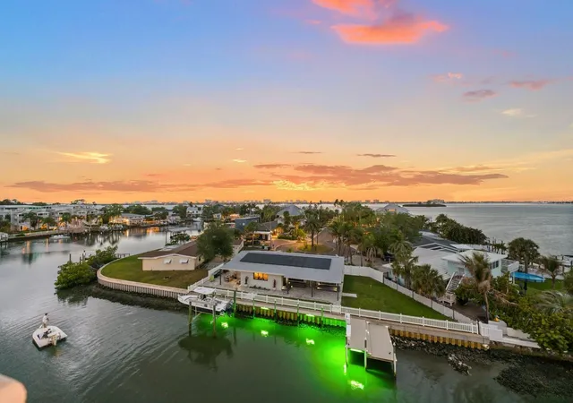 Homes for sale in Clearwater, FL | 1860 N Fort Harrison Avenue, Clearwater, FL 33755 | Houzeo