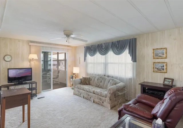 4th image of 4246 Cedarwood St, Winter Haven, FL 33880 | MLS# O6325757
