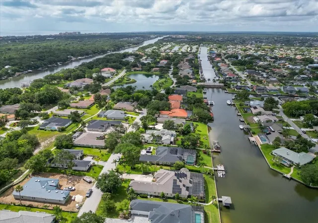 Photo 2 of Single family home for sale at 17 Old Oak Dr N, Palm Coast, FL 32137 | MLS# O6326042 | Listing updated on 2026-10-13