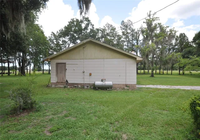 Photo 3 of Single family home for sale at 18491 Ne State Road 121, Williston, FL 32696 | MLS# OM705342 | Listing updated on 2026-08-14
