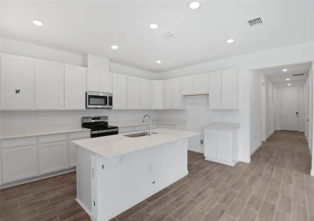 Photo 3 of Single family home for sale at 5163 Kinsley Dr, Lake Wales, FL | MLS# S5130838 | Listing updated on 2026-10-04