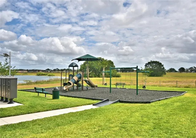 3rd image of 2335 Brassie Ct, Winter Haven, FL 33884 | MLS# L4954447
