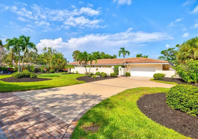 Homes for sale in Sarasota, FL | 5012 Higel Ave, Sarasota, FL 34242 | MLS# A4658844