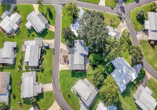 Photo 3 of Manufactured home for sale at 1128 Forest Ln, Tavares, FL 32778 | MLS# G5099594 | Listing updated on 2026-08-08