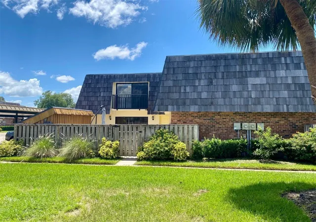 1st image of 2942 Poplar Ave, Leesburg, FL 34748 | MLS# G5099603