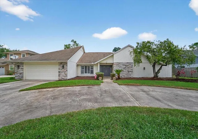 1st image of 2004 N Golfview Dr, Plant City, FL 33566 | MLS# TB8407365