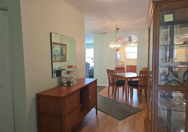 Listing Photo 5 - Condo for sale in building located at 5603 80Th St N, ST PETERSBURG, FL 33709 - Unit #410