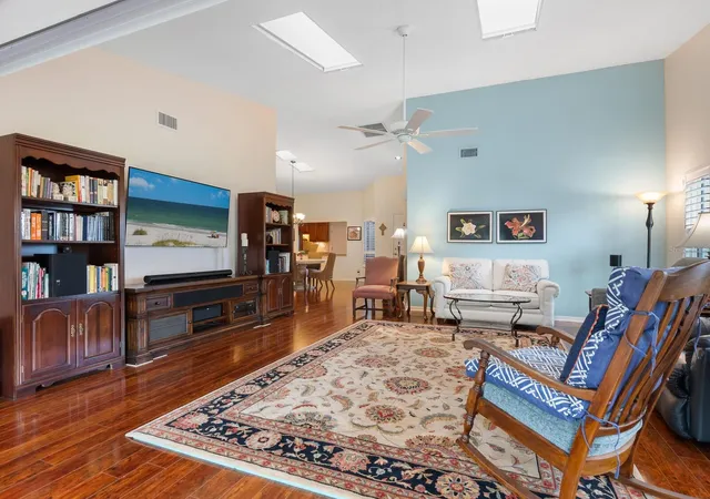 Listing Photo 4 - Condo for sale in building located at 4004 Wilshire Cir E, SARASOTA, FL 34238 - Unit #89