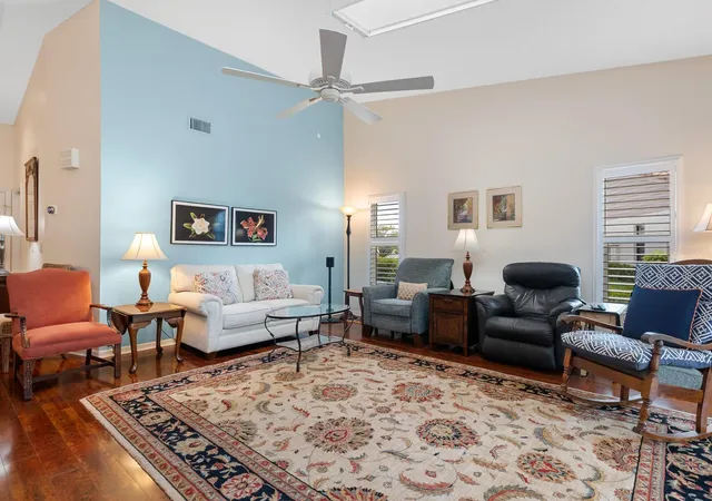 Listing Photo 5 - Condo for sale in building located at 4004 Wilshire Cir E, SARASOTA, FL 34238 - Unit #89