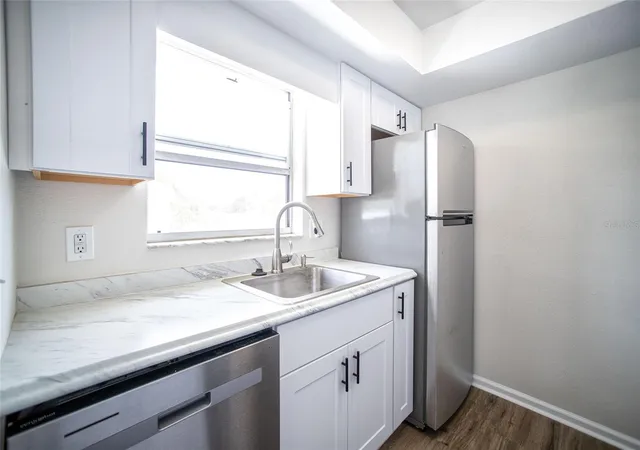 Listing Photo 4 - Condo for sale in building located at 6062 22Nd Ave N, ST PETERSBURG, FL 33710 - Unit #5