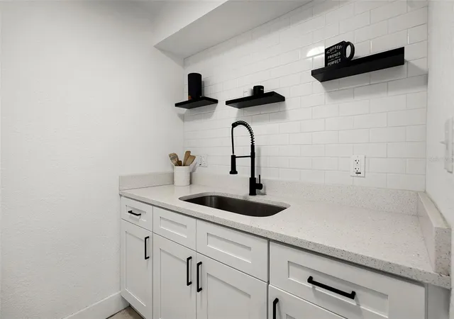 Listing Photo 4 - Condo for sale in building located at 2353 Shelley St, CLEARWATER, FL 33765 - Unit #15