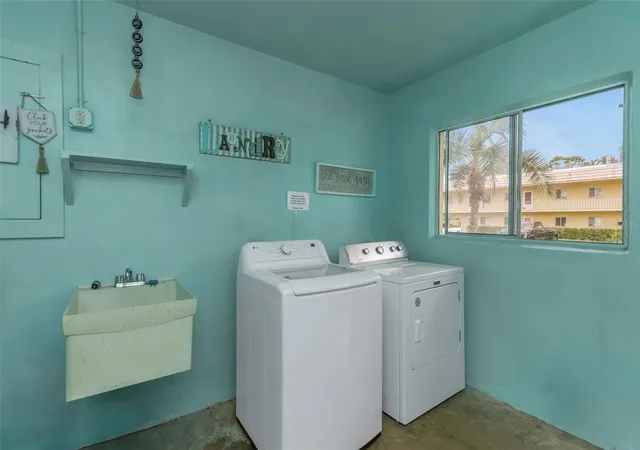 Homes for sale in Clearwater, FL | 2001 Greenbriar Boulevard, Clearwater, FL 33763 | Houzeo