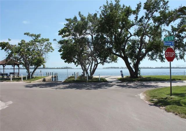 4th image of 10315 Cortez Rd W #1/2 BV, Bradenton, FL 34210 | MLS# A4659511