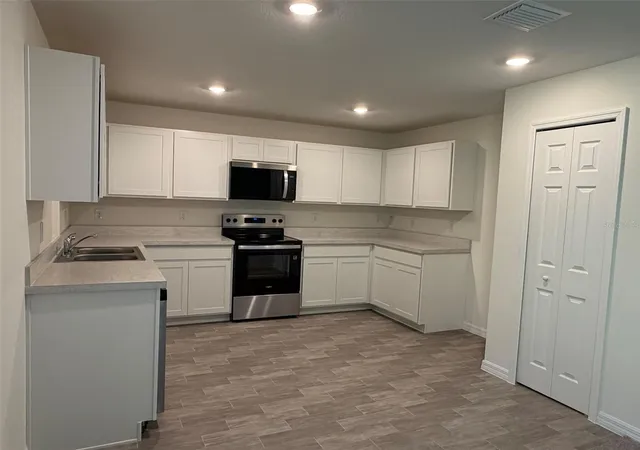 Photo 3 of Single family home for sale at 880 Hudson Valley Dr, Kissimmee, FL 34759 | MLS# C7512622 | Listing updated on 2026-10-21