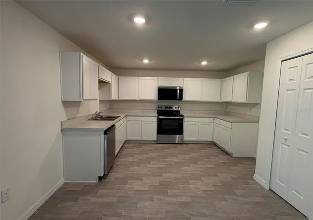 Photo 3 of Single family home for sale at 880 Hudson Valley Dr, Kissimmee, FL 34759 | MLS# C7512622 | Listing updated on 2026-10-21