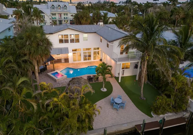 Photo 2 of Single family home for sale at 212 Oak Ave, Anna Maria, FL 34216 | MLS# A4659522 | Listing updated on 2026-06-12