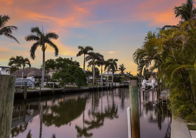 Photo 3 of Single family home for sale at 212 Oak Ave, Anna Maria, FL 34216 | MLS# A4659522 | Listing updated on 2026-06-12