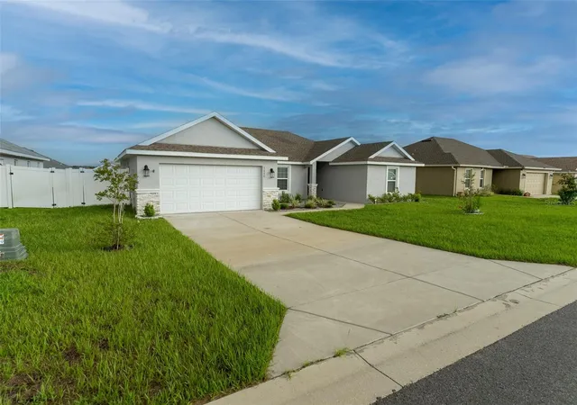 Photo 2 of Sale Pending at 5050 Sw 91st Place, Ocala, FL 34476 | MLS# OM705976 | Listing updated on 2026-08-27