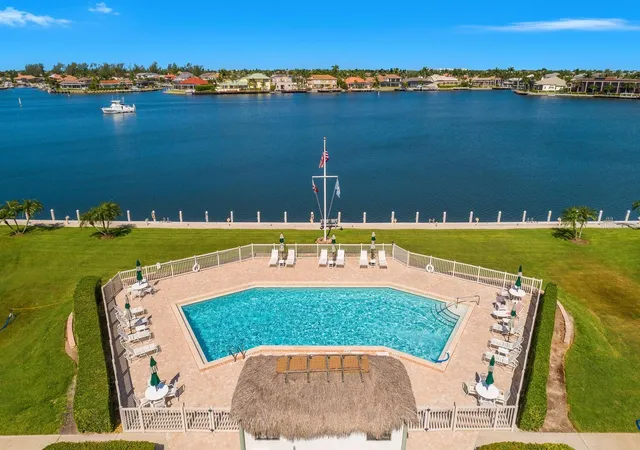 36th image of 730 W Elkcam Cir #302, Marco Island, FL 34145 | MLS# A4659593
