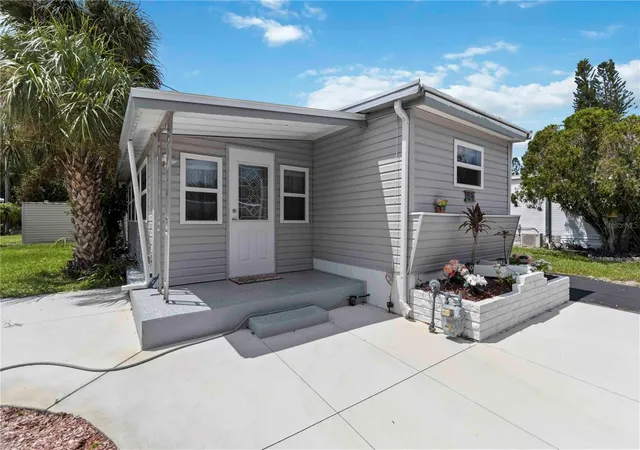 Homes for sale in Sarasota, FL | 1100 University Pkwy #54, Sarasota, FL 34234 | MLS# A4659676