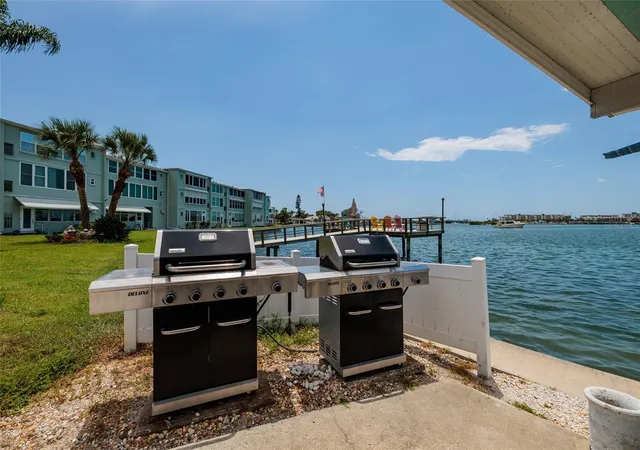 Listing Photo 2 - Condo for sale in building located at 1893 Shore Dr S, South Pasadena, FL 33707 - Unit #209