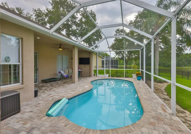 4th image of 8613 Herons Cove Pl, Tampa, FL 33647 | MLS# TB8410546